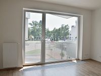 Pronájem klimatizovaného bytu 1+kk ve 3.NP s balkonem, byt B.3.4, rezidence DLOUHÁ LOUKA 2.etapa