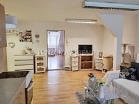 Pronájem podkrovního bytu 2+kk , ul. Chelčického - Obývací pokoj s kuchyní, pronájem bytu 2+kk , Chelčického ul., České Budějovice