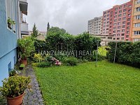 Pronájem kompletně zařízeného bytu 2+1 se zahradou, Komenského - Společná zahrada za domem, pronájem bytu 2+1, Komenského, České Budějovice