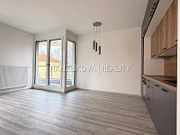 Pronájem moderního bytu 2+kk s lodžií, byt č. 18, 3. NP – Rezidence Hálkova, Pražské předměstí - IMG_2876.jpeg