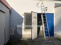 Pronájem dílny, skladových, prostor, nám. Švabinského, Mladé, Č. Budějovice, 109 m2, vjezd do dvora - IMG_2417.jpeg