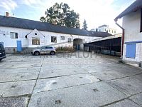 Pronájem dílny, skladových, prostor, nám. Švabinského, Mladé, Č. Budějovice, 109 m2, vjezd do dvora - IMG_2418.jpeg