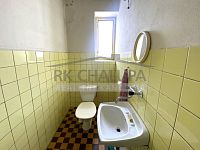 Pronájem kanceláře, 2 místnosti, nám. Švabinského, Mladé, České Budějovice, 47 m2, vjezd do dvora - IMG_5410.jpeg