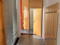 Pronájem kancelářských prostor 117m2 s recepci, Růžová, Opava město - 2FDC0307-5F76-4650-AE8C-AF873C303A70.JPG