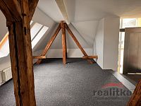 Pronájem podkrovních kancelářských prostor 117 m2, Růžová, Opava město - E2012320-9365-4977-A24F-82451A44A905.JPG