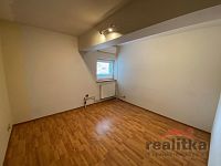 !!! REZERVACE !!! Prodej rodinného domu, bytem 3+kk, garáží a zahradou, ul. Lužická, Opava - IMG_1784.jpg