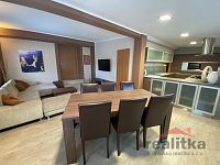 !!! REZERVACE !!! Prodej rodinného domu, bytem 3+kk, garáží a zahradou, ul. Lužická, Opava - IMG_1805.jpg