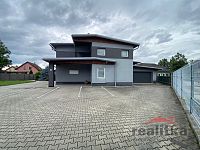 !!! REZERVACE !!! Prodej rodinného domu, bytem 3+kk, garáží a zahradou, ul. Lužická, Opava - IMG_1821.jpg