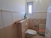 Prodej RD s byty 3+kk, 2+kk, kosmetickým salonem a zahradou na Ratibořské ul. v Opavě. - 20250723_102052.jpg