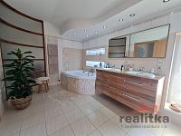 Prodej RD s byty 3+kk, 2+kk, kosmetickým salonem a zahradou na Ratibořské ul. v Opavě. - 20250723_102202.jpg