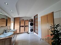 Prodej RD s byty 3+kk, 2+kk, kosmetickým salonem a zahradou na Ratibořské ul. v Opavě. - 20250723_102224.jpg