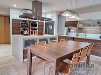 Prodej RD s byty 3+kk, 2+kk, kosmetickým salonem a zahradou na Ratibořské ul. v Opavě. - 20250728_100128.jpg