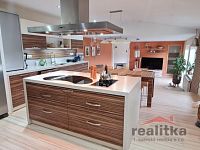 Prodej RD s byty 3+kk, 2+kk, kosmetickým salonem a zahradou na Ratibořské ul. v Opavě. - 20250728_100146.jpg