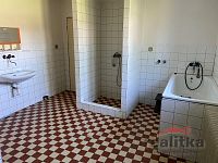 Prodej rodinného domu 5+1 a 1+1 s garáži, hospodářskou budovou a zahradou, Skřipov, okres Opava - IMG_1870.jpg