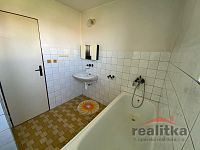 Prodej rodinného domu 5+1 a 1+1 s garáži, hospodářskou budovou a zahradou, Skřipov, okres Opava - IMG_1898.jpg