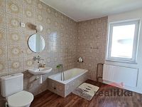 Rodinný dům s garáží a zahradou na ul. Marie Majerové v Hlučíně - 20250901_140354.jpg