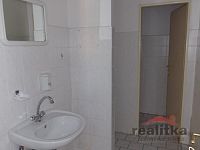 Pronájem komerčních prostor 148 m2 v centru Opavy - DSCN8689.JPG