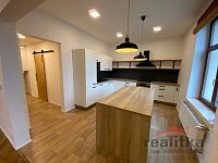 Prodej velkého bytu 4+1, 109 m² se zahradou, ul. Olomoucká, Opava - IMG_0044.jpg