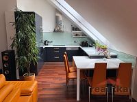 Prodej krásného, mezonetového bytu 3+kk, 130m2, se zahradou a parkováním, Opava, ul. Nákladní