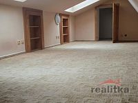 Pronájem bytu 3+kk 85m2, s terasou 15m2 a zahradou, Opava, ul. Hořicova - 20251116_120952.jpg