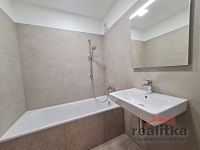 Pronájem bytu 4+1 s lodžií na ul. 17. listopadu v Opavě - 20251121_105845.jpg