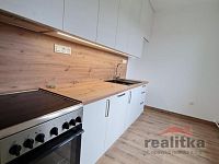 Pronájem bytu 2+1 s lodžií na ul. SPC v Krnově - 20251203_111304.jpg