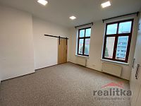 Prodej prostorného bytu 110 m² , 4+1 se zahradou – Opava, ul. Olomoucká - IMG_0024.jpg