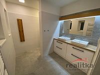 Prodej prostorného bytu 110 m² , 4+1 se zahradou – Opava, ul. Olomoucká - IMG_0032.jpg