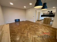 Prodej prostorného bytu 110 m² , 4+1 se zahradou – Opava, ul. Olomoucká - IMG_0042.jpg