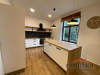 Prodej prostorného bytu 110 m² , 4+1 se zahradou – Opava, ul. Olomoucká - IMG_0046.jpg