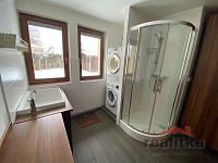 Nabízíme rodinný dům 4+1 s fotovoltaikou, dvougaráží, bazénem a zahradou, Ostrava - Stará Bělá - IMG_1564.jpeg