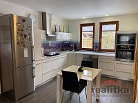 Nabízíme rodinný dům 4+1 s fotovoltaikou, dvougaráží, bazénem a zahradou, Ostrava - Stará Bělá - IMG_1569.jpeg