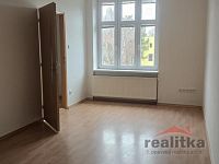 Prodej bytu 2+kk, 48m2, se zahradou, ul. Nákladní, Opava - 20260116_094247.jpg