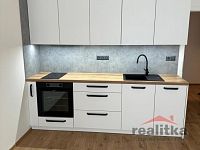 Pronájem bytu 1+kk, 42m2, s balkónem, Opava, ul. Císařského pluku - IMG-20260209-WA0054.jpg