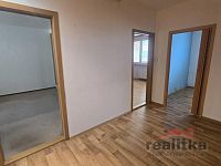 Pronájem bytu 3+1, 80m2, s lodžií, Opava, ul. Na Pastvisku - 20260317_104656.jpg