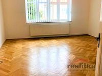 Pronájem velkého bytu 4+1 v rodinné vile, 150m2, Dostojevského, Opava - 6551CE98-AE91-43EE-8335-CAA0F7D22D23.JPG