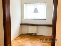 Pronájem velkého bytu 4+1 v rodinné vile, 150m2, Dostojevského, Opava - 97977846-E88D-4F5B-A2FD-FBB6BB03BEE4.JPG