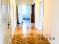 Pronájem velkého bytu 4+1 v rodinné vile, 150m2, Dostojevského, Opava - 9A8E7BFF-A590-453B-BC3C-CCA29F753BB1.JPG