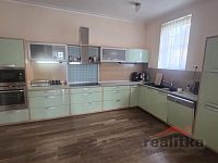 Pronájem velkého bytu 3+1, 139m2, s terasou, zahradou a parkováním, Opava, ul. Gudrichova - 20260319_100831.jpg