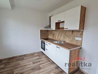 Pronájem bytu 1+1 s balkonem na Ratibořské ul. v Opavě - 20260401_091917.jpg