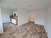 Pronájem bytu 1+1 s balkonem na Ratibořské ul. v Opavě - 20260401_092027.jpg