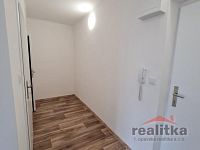 Pronájem bytu 1+1 s balkonem na Ratibořské ul. v Opavě - 20260401_092148.jpg