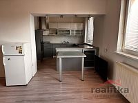 Prodej bytu 3+1 v centru Opavy – U Fortny - 6BD309F4-62EE-49D8-97FF-BEB5284F34AF.JPG