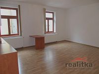 Pronájem bytu 1+kk, 39m2, s balkónem, Opava, ul. Kasárenská - P6081373.JPG
