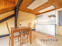 Pronájem podkrovního bytu 2+kk, 48m2, Opava, ul. Pekařská - kuchyn2 (2).jpeg