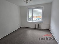 Pronájem velkého bytu 3+1, 108m2, s terasou 15m2, garážovým stáním, Opava, ul. Dostojevského - 20260409_111052.jpg