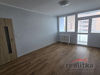 Pronájem hezkého bytu 2+1, 52m2, s lodžií, Opava, ul. Holasická - 20260408_110049.jpg