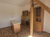 Pronájem hezkého, podkrovního bytu 3+kk, Opava, ul. Palackého - 20260514_145912.jpg