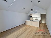 Pronájem bytu 2+kk s terasou a krytým parkovacím stáním, ul. Na Prachovníku, Opava - 20240116_110810.jpg