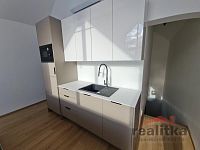 Pronájem bytu 2+kk s terasou a krytým parkovacím stáním, ul. Na Prachovníku, Opava - 20240116_110833_001.jpg